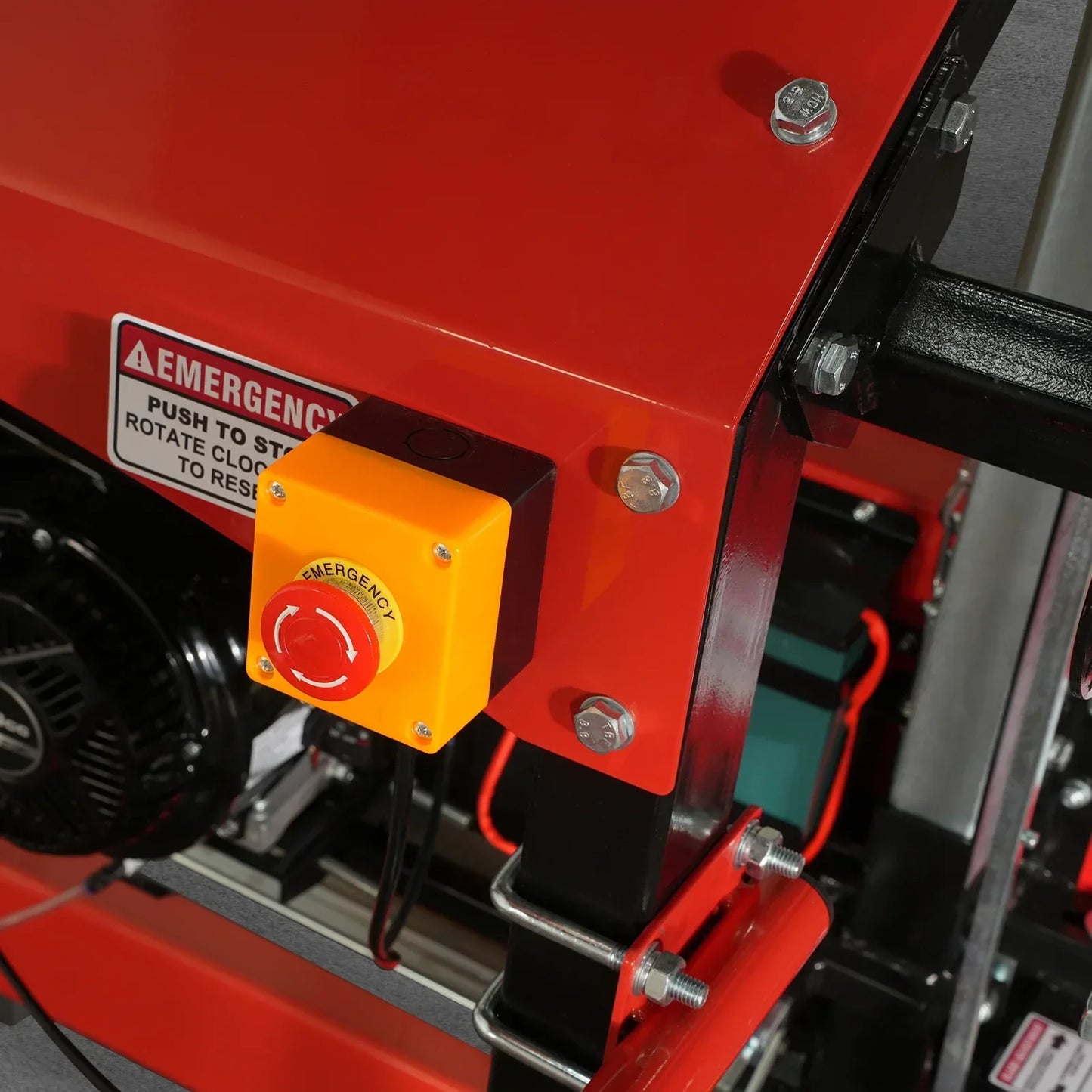 32" Portable Sawmill (5 x Blades Included), 459cc 15HP E-Start Gasoline Engine, 29" Board Width, 20' Track Length (13' Track Length + 6.6' Track Extension Included) , SM-32
